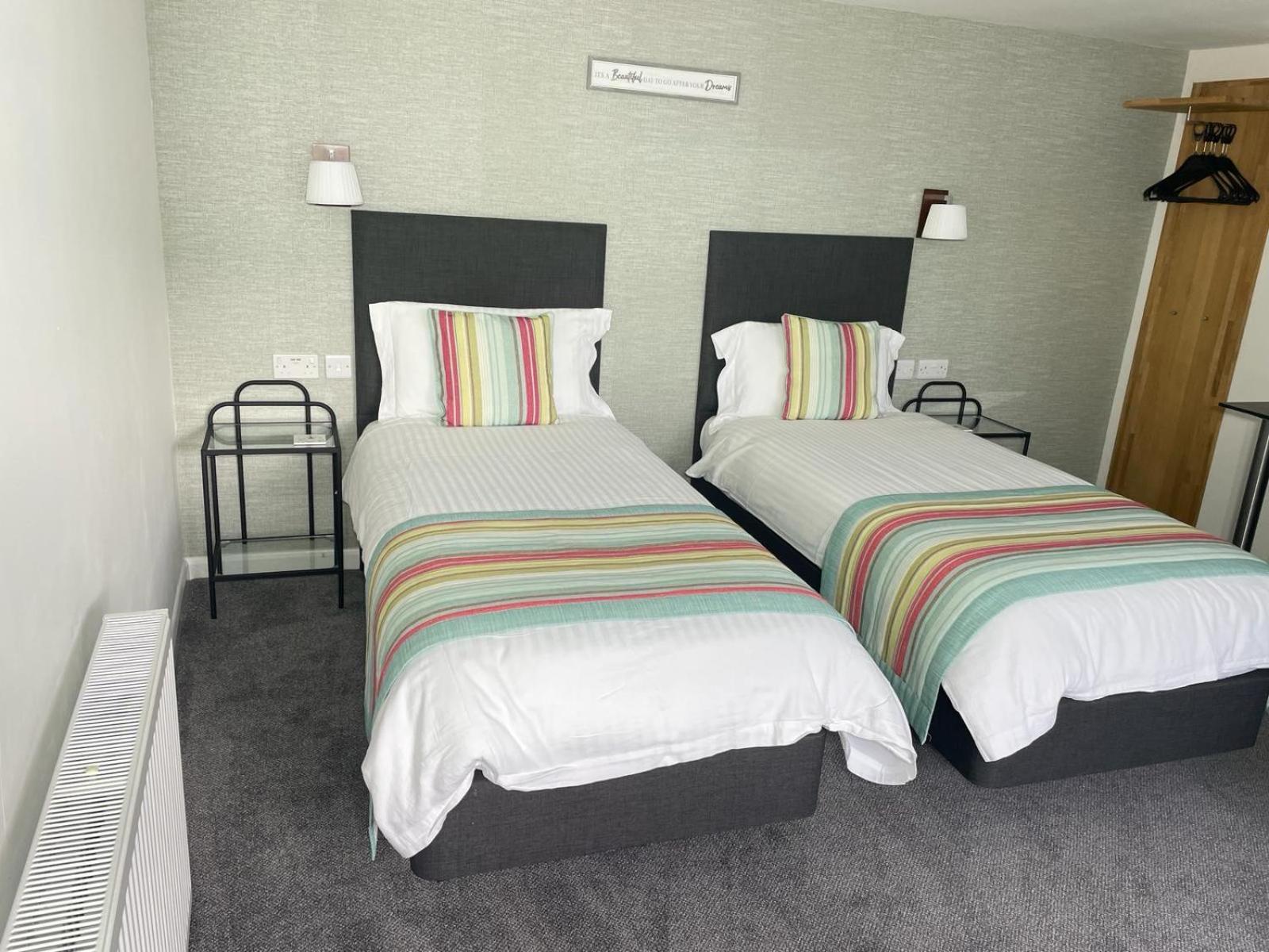 Gordons Bed & Breakfast เชดดาร์ ภายนอก รูปภาพ